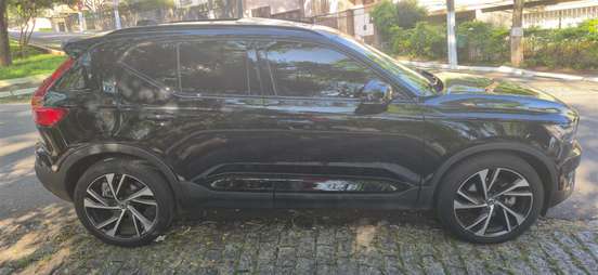 VOLVO-XC40-2019