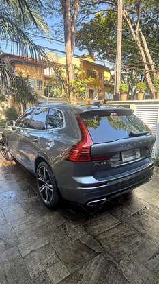 VOLVO-XC60-2017