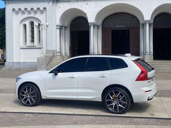 VOLVO-XC60-2024