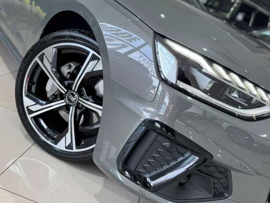 AUDI-A4-2023
