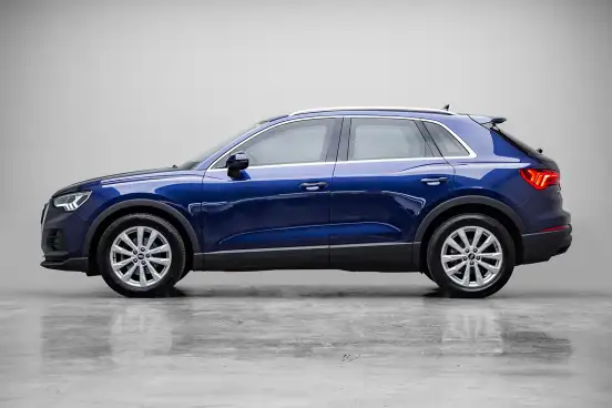 AUDI-Q3-2021