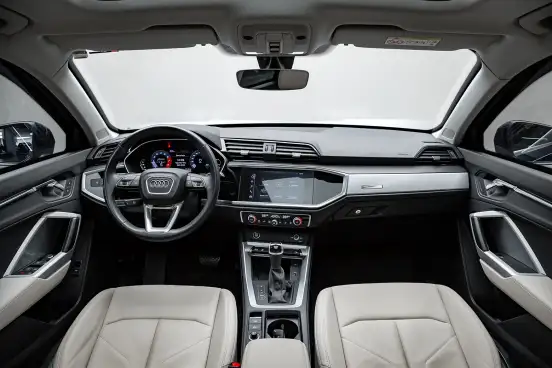AUDI-Q3-2021