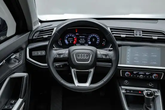 AUDI-Q3-2021