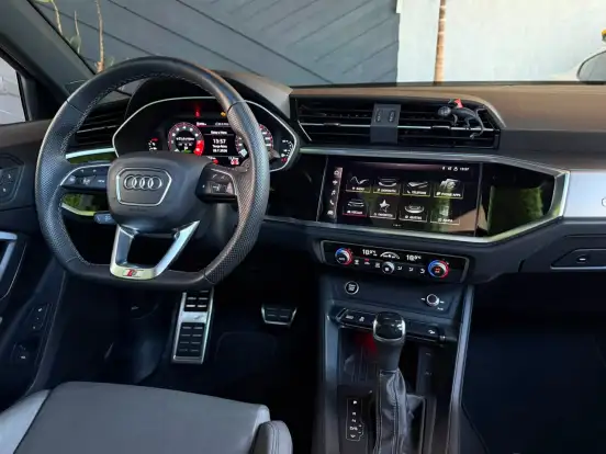 AUDI-Q3-2024