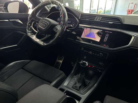 AUDI-Q3-2022