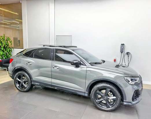 AUDI-Q3-2022