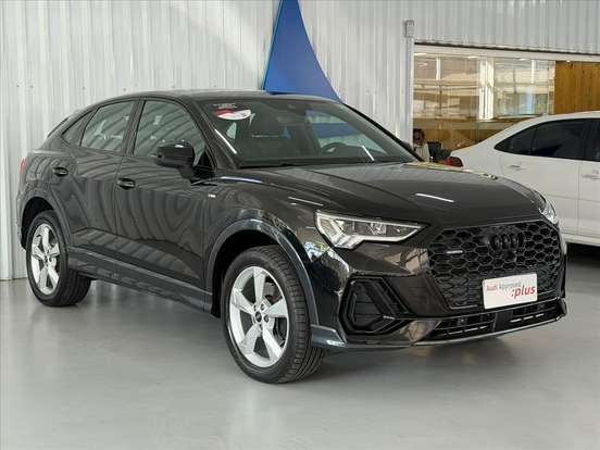 AUDI-Q3-2023