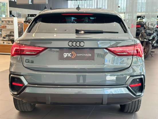 AUDI-Q3-2023