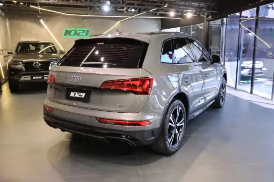 AUDI-Q5-2023