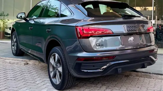AUDI-Q5-2021