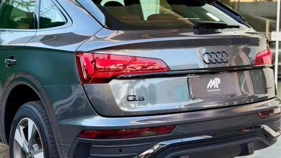 AUDI-Q5-2021