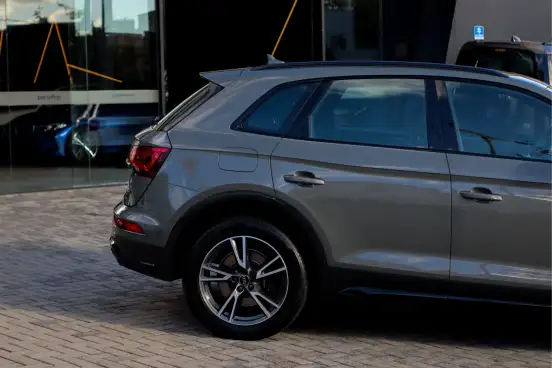 AUDI-Q5-2023