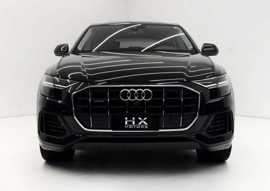 AUDI-Q8-2019