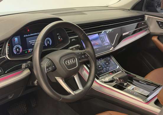 AUDI-Q8-2019