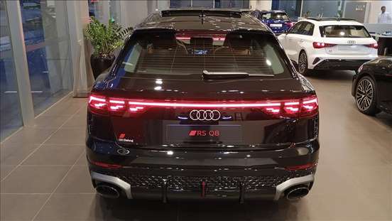 AUDI-RS Q8-2025