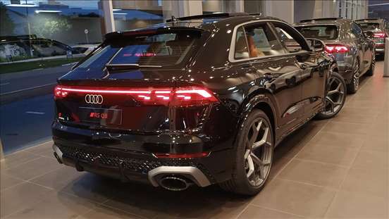 AUDI-RS Q8-2025