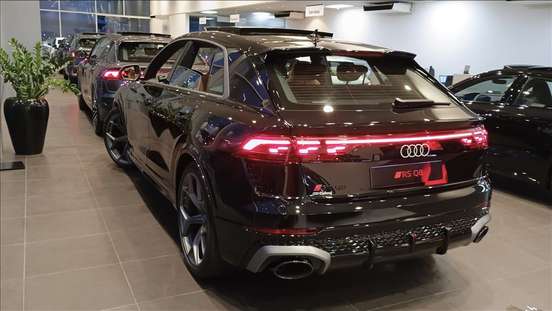 AUDI-RS Q8-2025