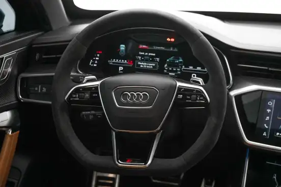 AUDI-RS6-2021