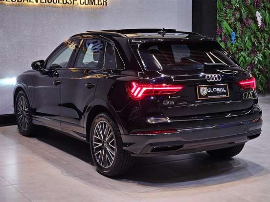 AUDI-Q3-2021