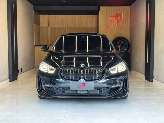 BMW-118i-2023