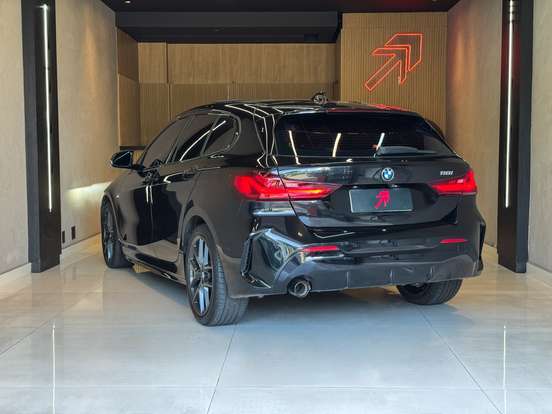 BMW-118i-2023