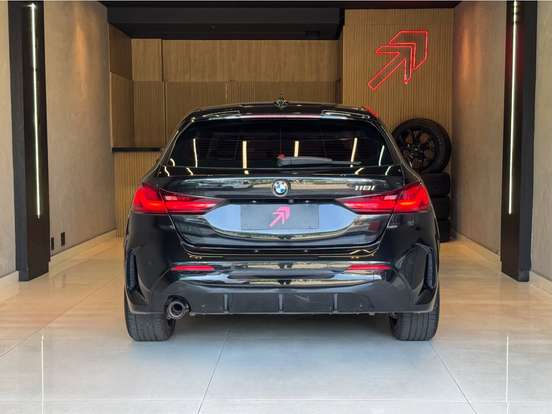 BMW-118i-2023