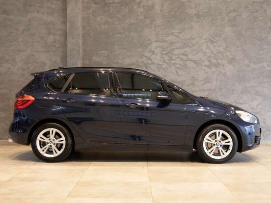 BMW-220i-2017