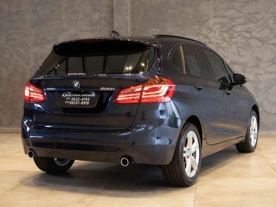 BMW-220i-2017