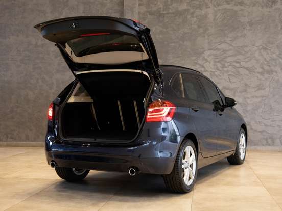 BMW-220i-2017
