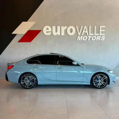 BMW-320i-2023