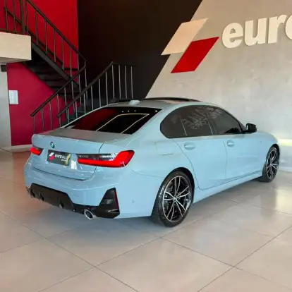 BMW-320i-2023