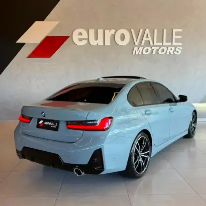 BMW-320i-2023
