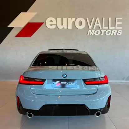 BMW-320i-2023