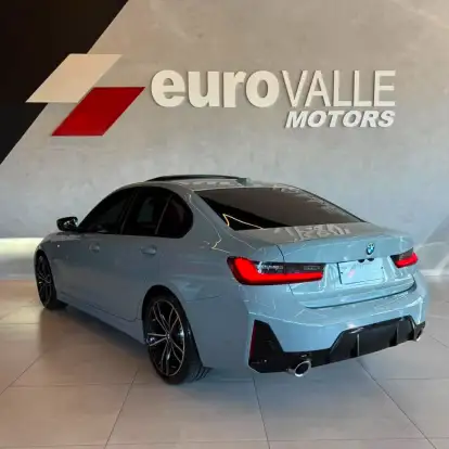 BMW-320i-2023