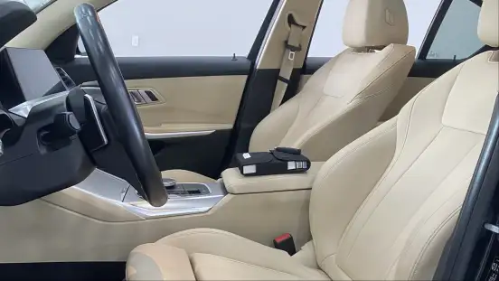 BMW-320i-2021
