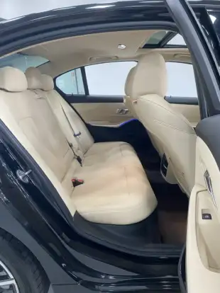 BMW-320i-2021