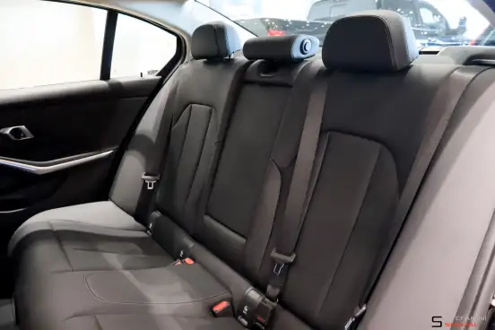 BMW-320i-2025