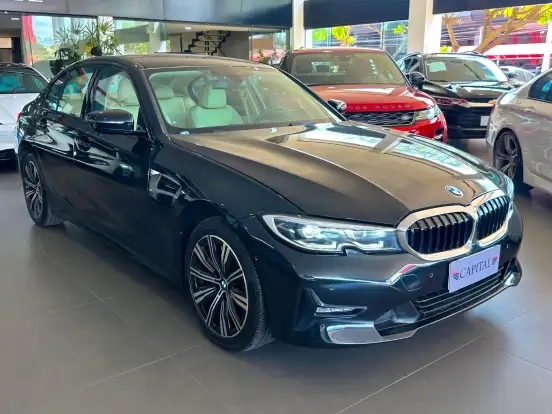 BMW-320i-2021