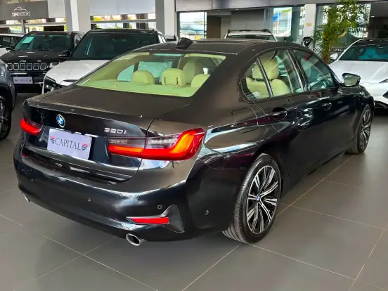 BMW-320i-2021