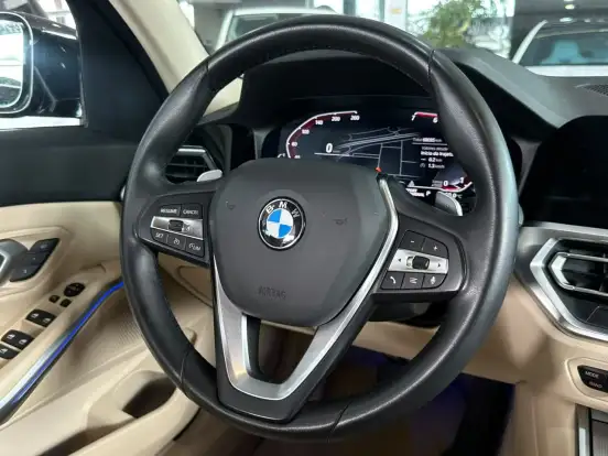 BMW-320i-2021