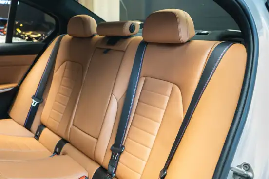 BMW-320i-2020
