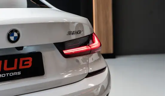BMW-320i-2020