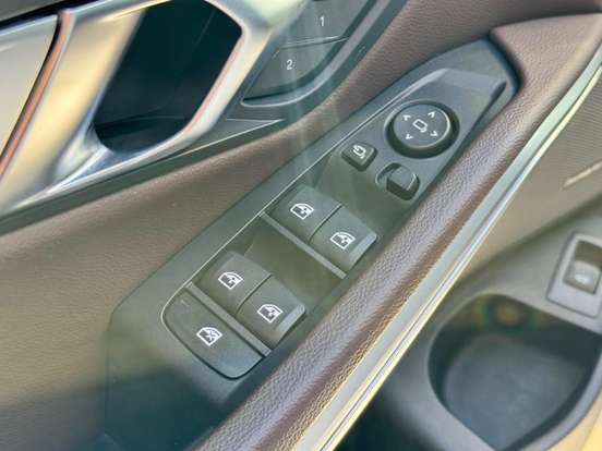 BMW-320i-2023