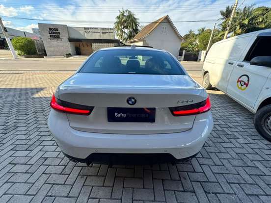 BMW-320i-2023