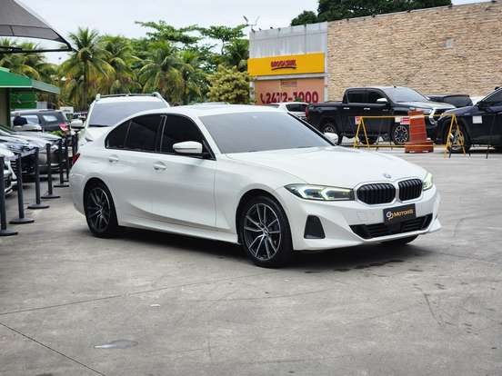 BMW-320i-2022