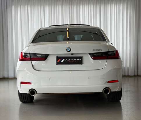 BMW-320i-2023