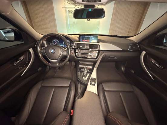 BMW-320i-2018