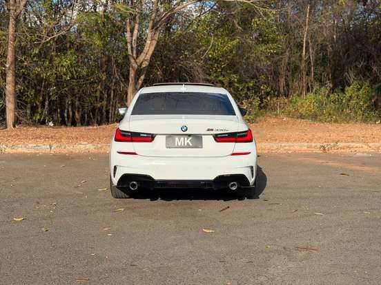BMW-330e-2021