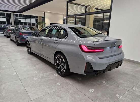 BMW-330e-2025