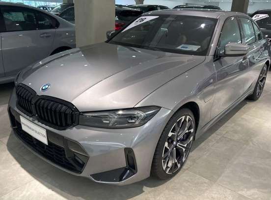 BMW-330e-2026